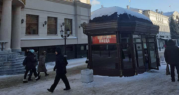 «Кривая Казань»: шаурма вместо сувениров и ямы в центре