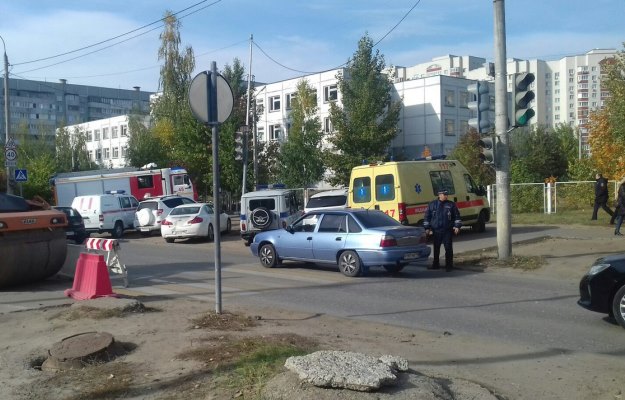 Эвакуация в одной из школ Казани. Фото: vk.com