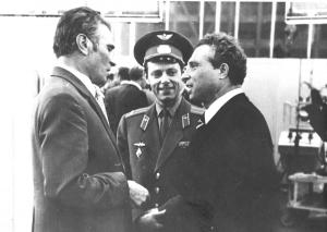 Виталий Егорович Копылов (слева). Фото: aviaport.ru