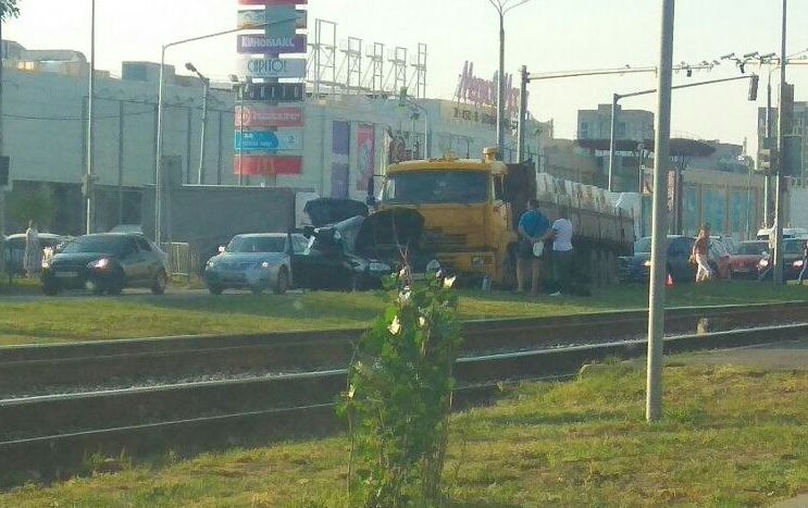 Корея южная сеул дождь. Происшествия на южно моравской. Южный что случилось сегодня. Южный что случилось сегодня. Авария на южном шоссе самара.