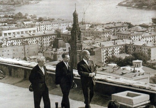 Нужин (в центре) на стройке физфака. Фото: kpfu.ru