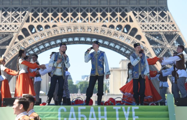 «Французский» Сабантуй прошел на Марсовом поле. Фото: metshin.ru