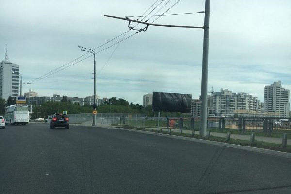 Знак накрыт черной пленкой. Фото: e-Kazan.ru