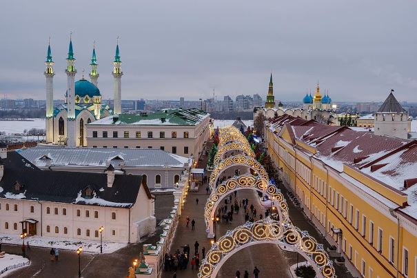 Справа – здание присутственных мест. Фото: kazan_kremlin/instagram.com