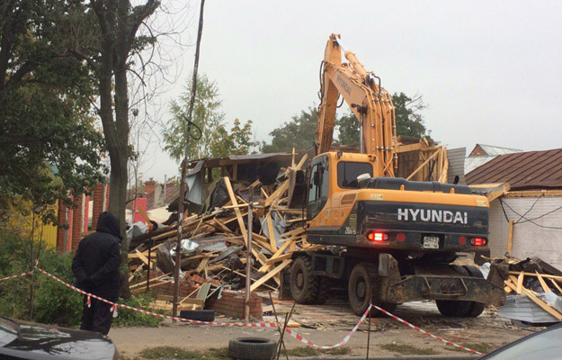 Снос «Pizza City» у КГАСУ. Фото: vk.com