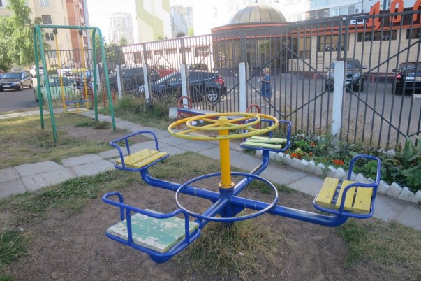 Двор во дворе дома №18 на Сахарова. Фото: evening-kazan.ru