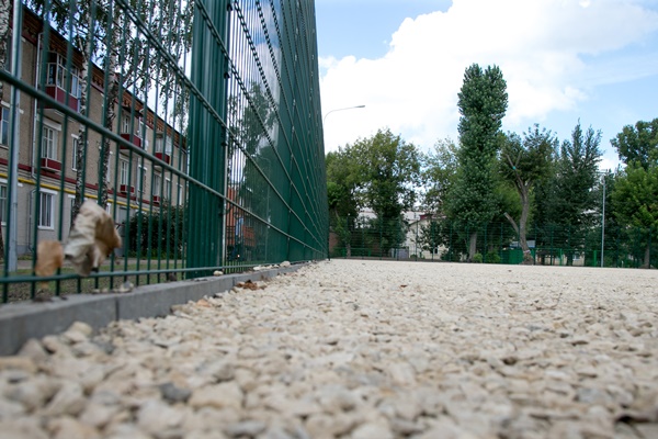 Здесь появится искусственное покрытие. Фото: metshin.ru