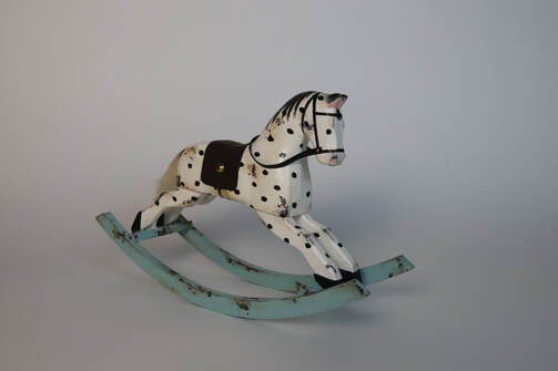 Лошадка-качалка. Автор — Кармацкая Е. А. 2018