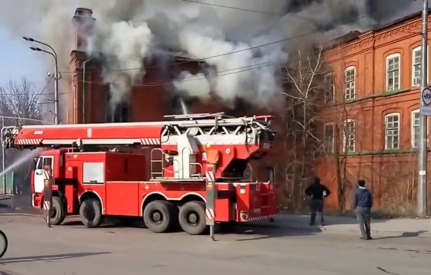 Апрельский пожар на фабрике Крестовниковых. Фото: youtube.com