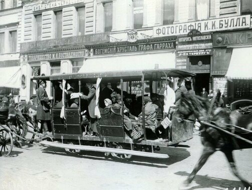 Дилижанс в Петербурге. Вероятно, так выглядел и казанский. Фото: из книги А. Клочкова «Казань из окон трамвая»