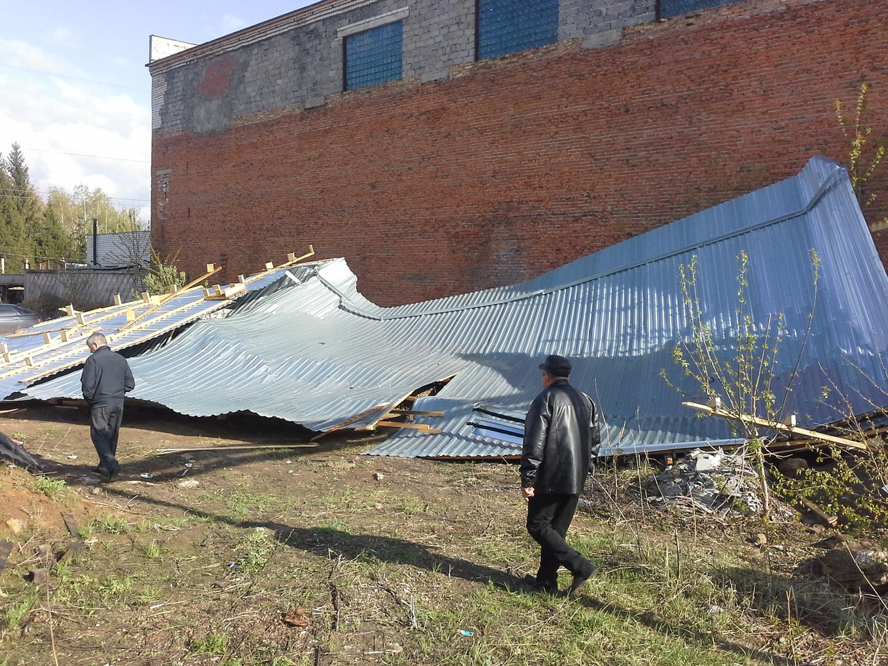 Быстрые машины могут сорвать крышу Быстрые машины могут сорвать крышу