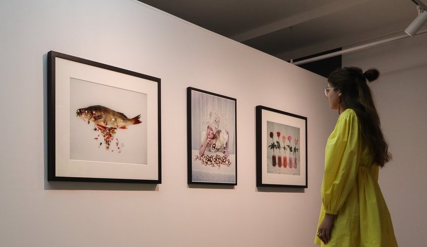 Современная галерея казань. Юлдус бахтиозиной. Казанской галерее современного искусства «бизоn». Юлдуз бахтиозина выставка. Выставка бизон казань.