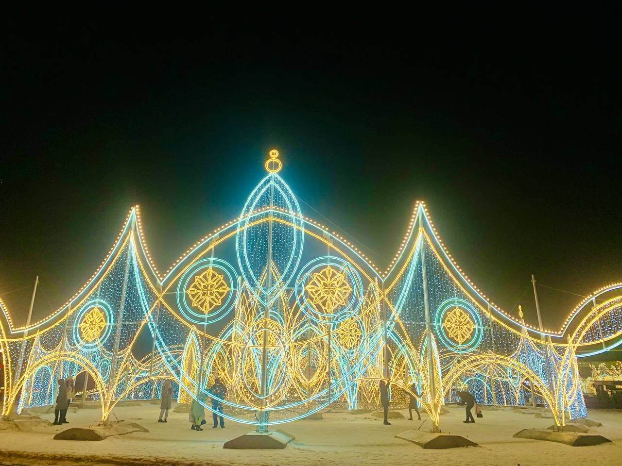 новогодняя иллюминация казань. новогодняя иллюминация в казани 2022. новогодние украшения для улицы. новогодняя иллюминация. новогодняя иллюминация казань.