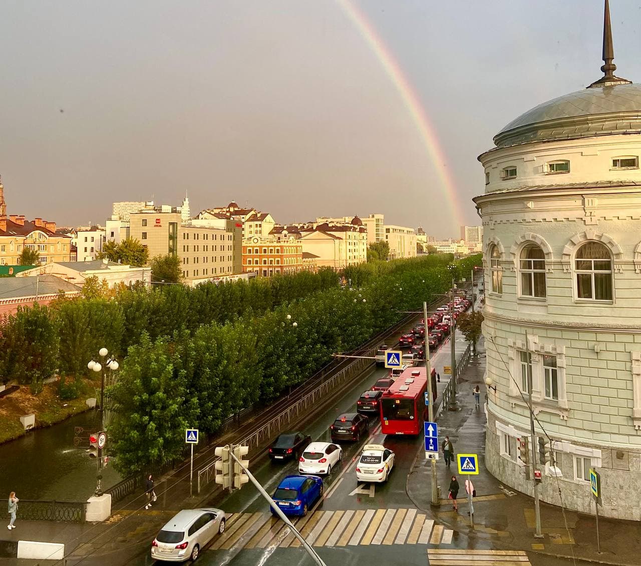Как живется на Булаке. На правой стороне борются с